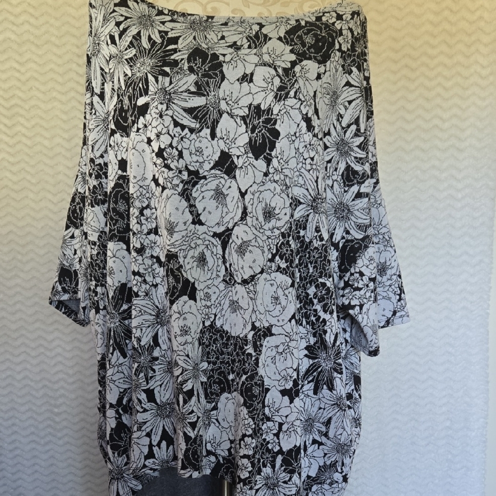 LuLaRoe Plus Size Floral Black and White Top.